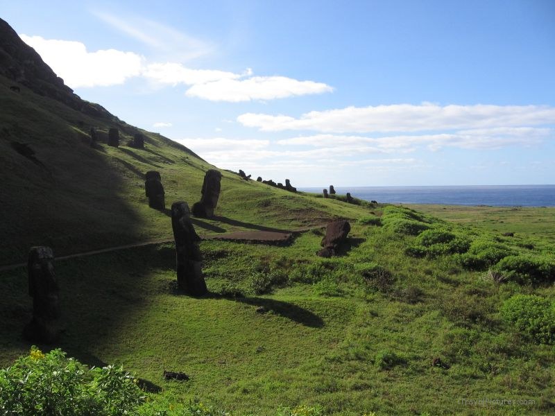 moai Rano Raraku shadow
